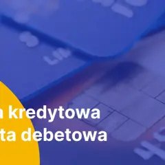 Zbliżenie na karty płatnicze, gdzie widoczny jest chip i numer. Tekst: Karta kredytowa a karta debetowa.