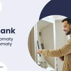 mBank: wpłatomaty i bankomaty bez prowizji. Mężczyzna korzysta z bankomatu mBank.