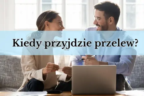 Para analizować księgowanie Santander, para sprawdza rachunki i laptopa, zastanawiając się, kiedy przyjdzie przelew.