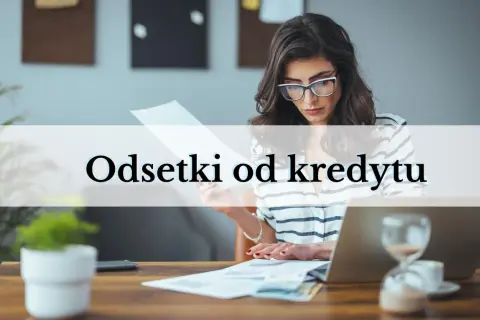 Kobieta analizuje dokumenty, zastanawiając się, oprocentowanie kredytu w skali roku co to znaczy.