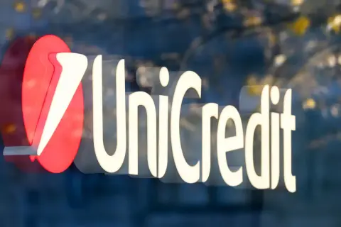 Logo UniCredit. Czy UniCredit jest bezpieczny? To pytanie zadaje sobie wielu klientów banku.