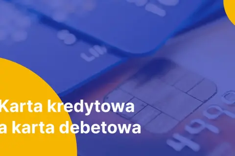 Zbliżenie na karty płatnicze, gdzie widoczny jest chip i numer. Tekst: Karta kredytowa a karta debetowa.