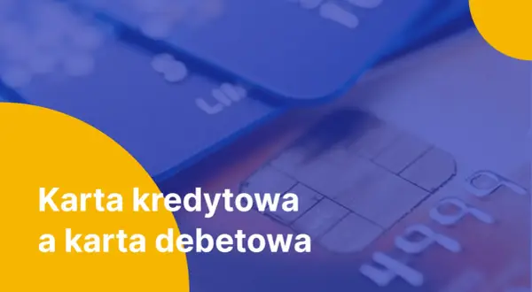 Zbliżenie na karty płatnicze, gdzie widoczny jest chip i numer. Tekst: Karta kredytowa a karta debetowa.