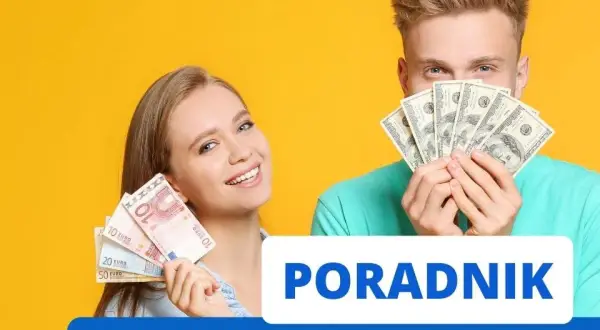 Uśmiechnięta para z pieniędzmi w rękach. Poradnik "Giełda jak grać" dla początkujących.