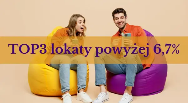 Para szuka najlepszych lokaty na telefonie, siedząc na pufach. TOP3 lokaty powyżej 6,7%.