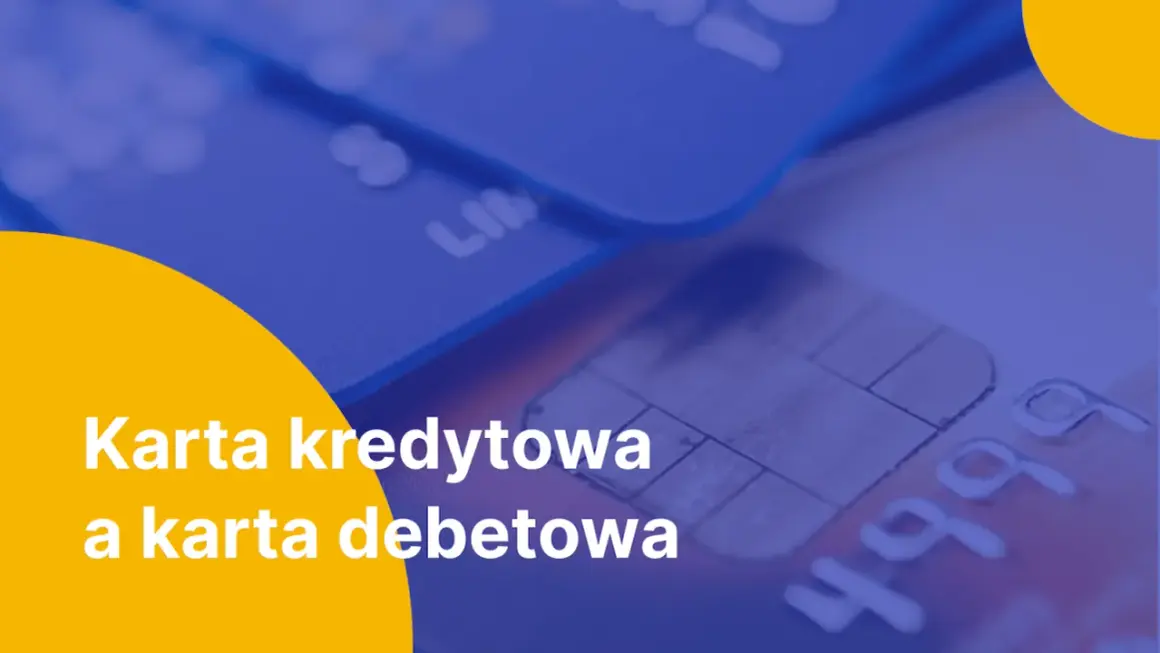 Zbliżenie na karty płatnicze, gdzie widoczny jest chip i numer. Tekst: Karta kredytowa a karta debetowa.